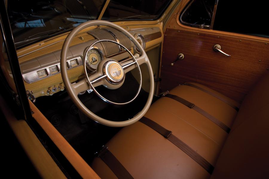  Ford V8 Super Deluxe Station Wagon 1948 года  (фото 8 из 62)